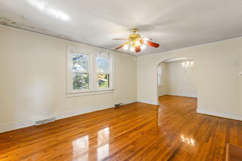 Property image 5 at 8 Riverside Drive, Charleston, SC 29403