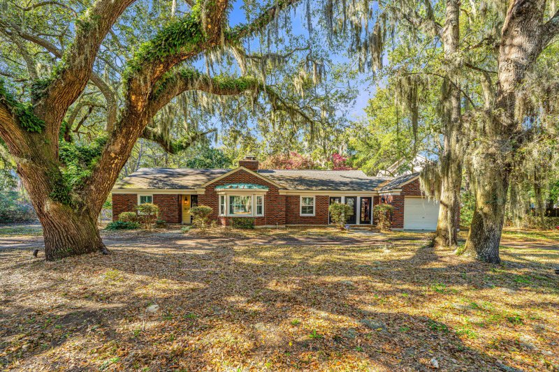 Property image 2 of 562 Fort Johnson Road in Eastwood, Charleston, SC 29412