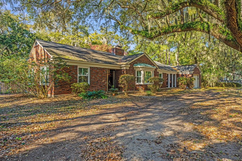 Property image 3 of 562 Fort Johnson Road in Eastwood, Charleston, SC 29412