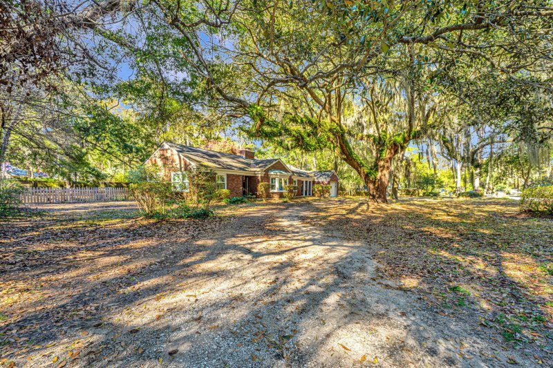 Property image 4 of 562 Fort Johnson Road in Eastwood, Charleston, SC 29412