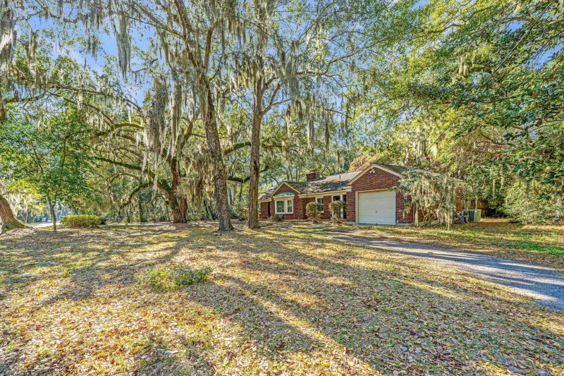 Property image 5 of 562 Fort Johnson Road in Eastwood, Charleston, SC 29412