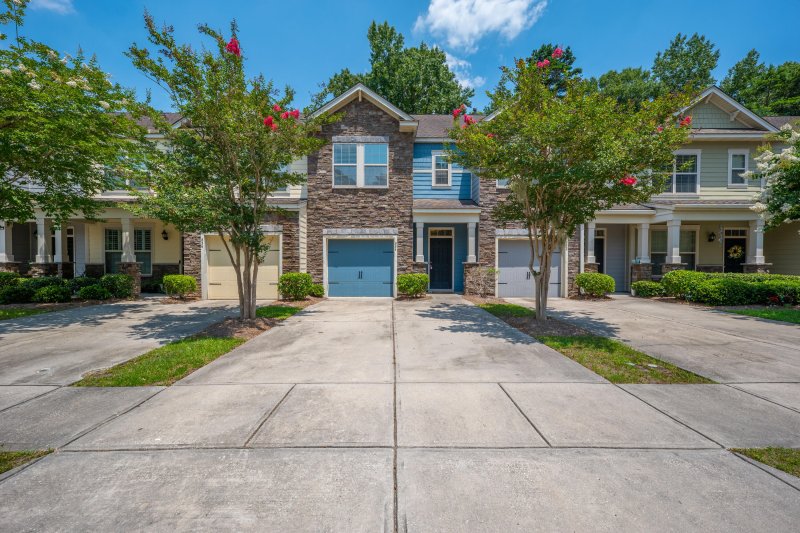 854 Bibury Court