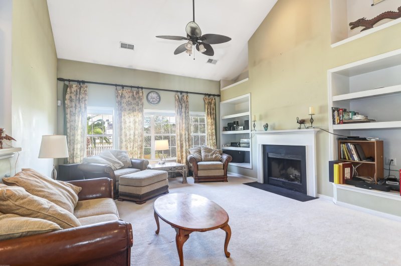 Property image 2 at 566 Ivy Circle, Charleston, SC 29414