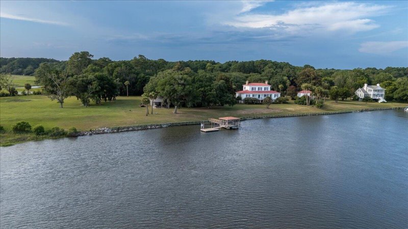 Property image 3 of 8488 Middleton Point Lane in Middleton Plantation, Edisto Island, SC 29438