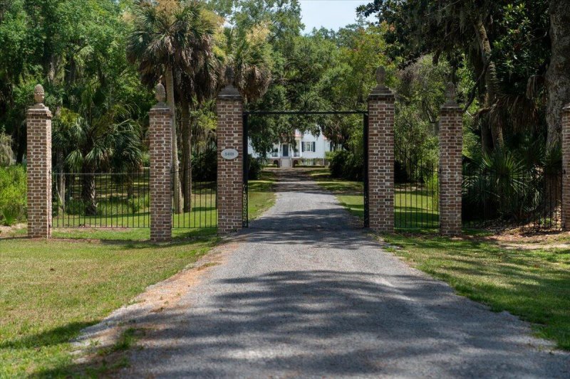Property image 5 of 8488 Middleton Point Lane in Middleton Plantation, Edisto Island, SC 29438