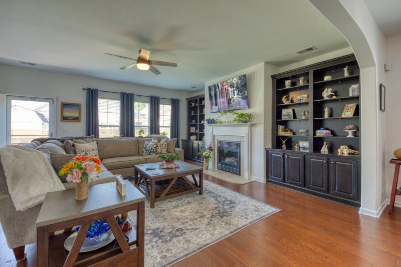 Property image 5 of 527 Crossland Drive in Foxbank Plantation, Moncks Corner, SC 29461