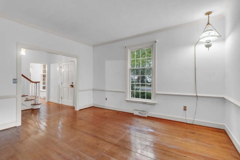 Property image 4 of 1063 Deleisseline Boulevard in Snee Farm, Mount Pleasant, SC 29464