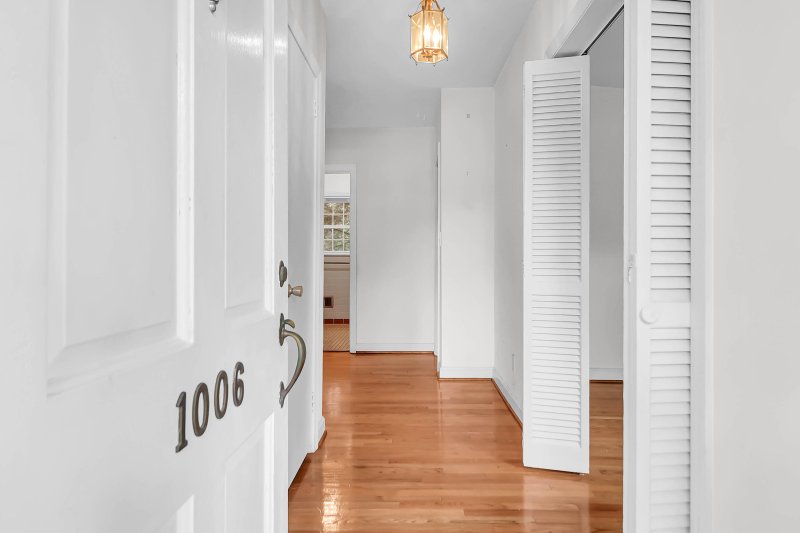 Property image 2 of 1006 Lakeview Drive in The Groves, Mount Pleasant, SC 29464