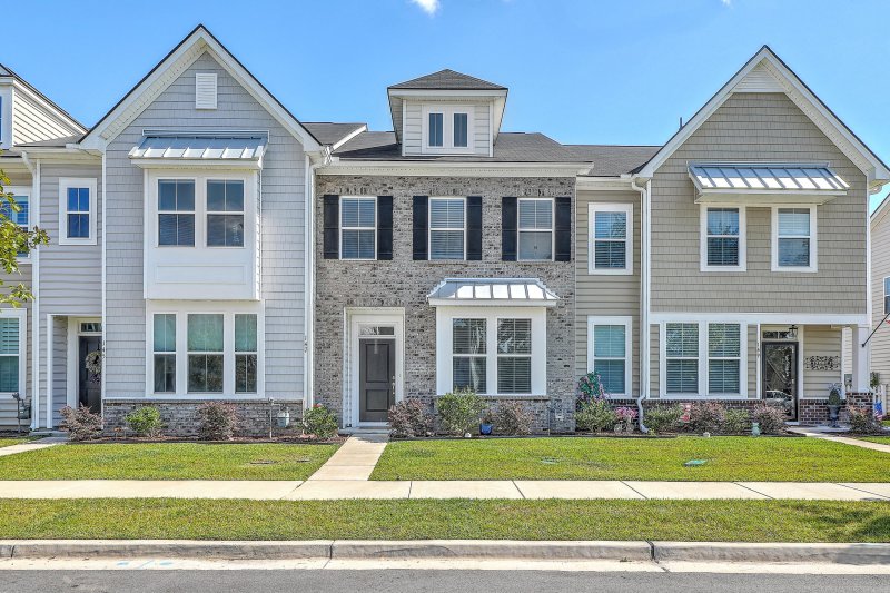 Central Avenue Townhomes, Summerville Community