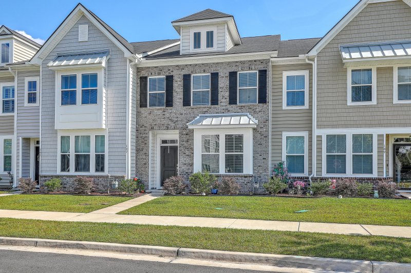 Property image 3 of 147 Pine Gate Drive in Central Avenue Townhomes, Summerville, SC 29483