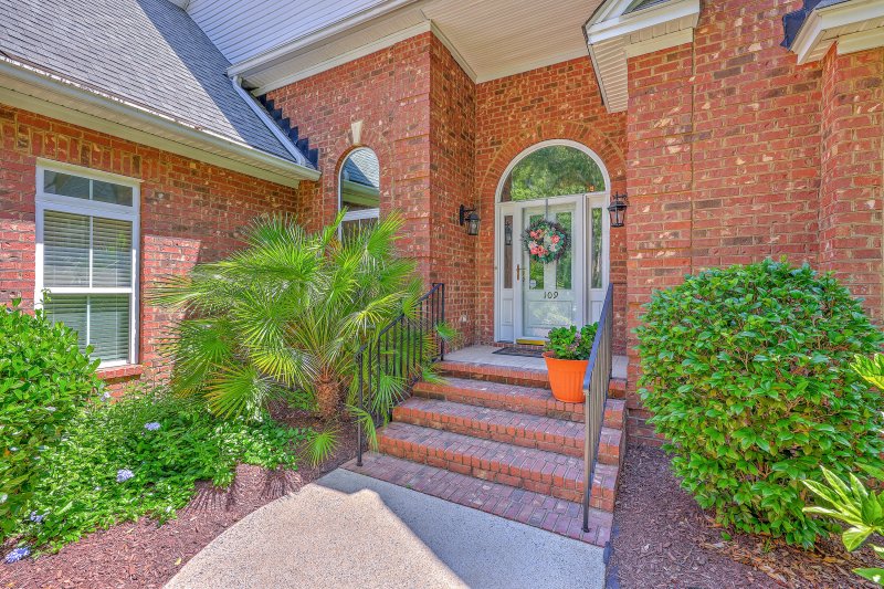 Property image 2 of 109 Waveney Circle in Crowfield Plantation, Goose Creek, SC 29445