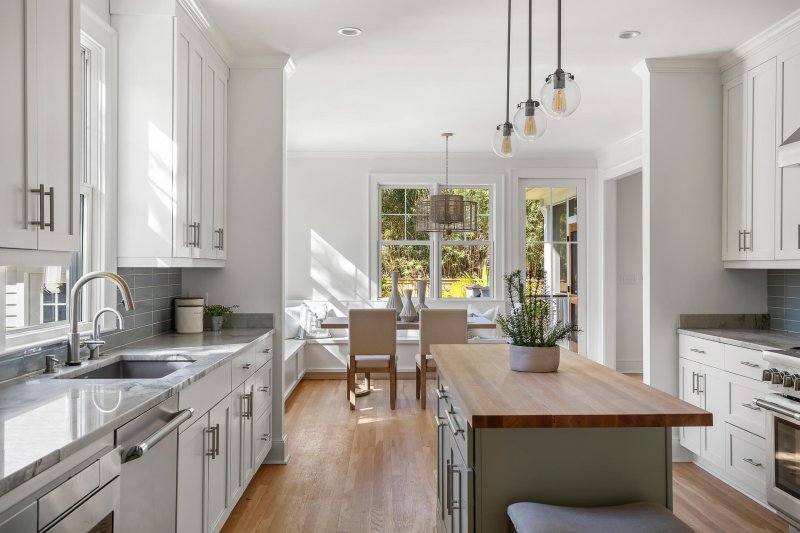 Property image 2 of 517 Royall Avenue in Old Village, Mount Pleasant, SC 29464