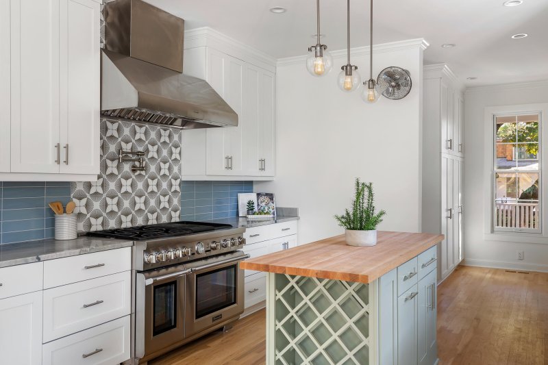 Property image 3 of 517 Royall Avenue in Old Village, Mount Pleasant, SC 29464