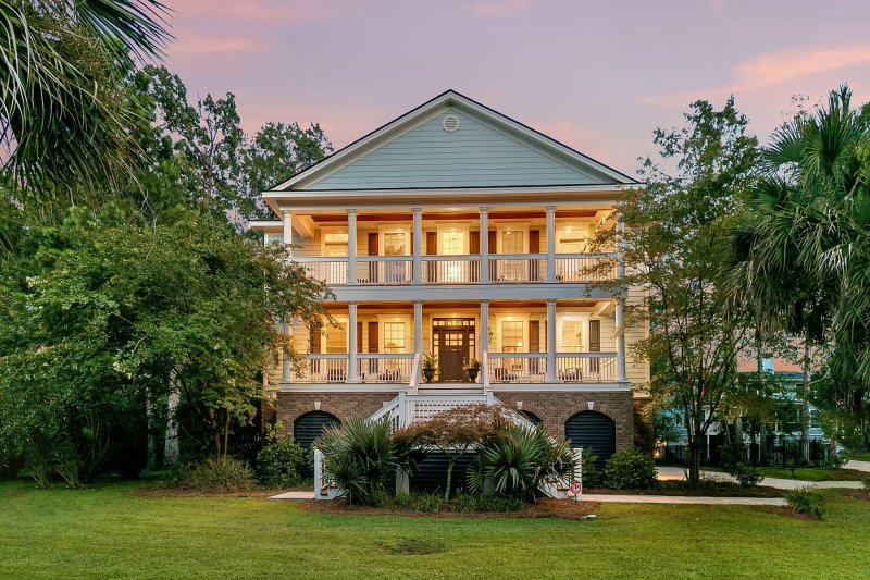 2296 Middlesex Street