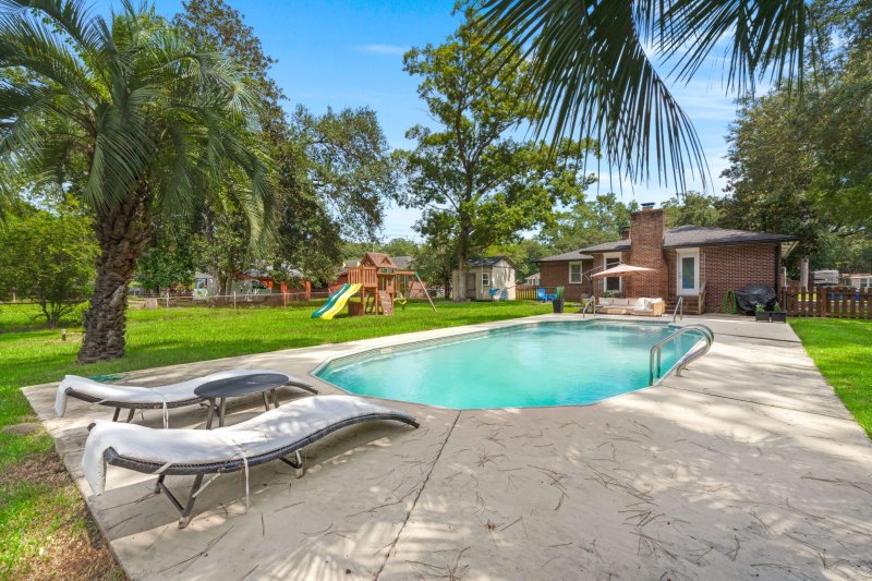 Property image 3 of 2167 Glendale Drive in Springfield, Charleston, SC 29414