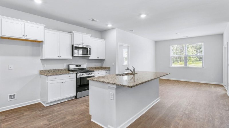 Property image 3 of 2231 Macallan Boulevard in Hillcrest, Ravenel, SC 29470