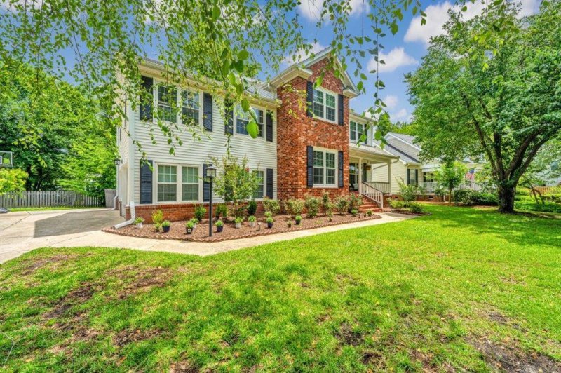 Property image 2 of 2026 Thornhill Drive in Ashborough, Summerville, SC 29485