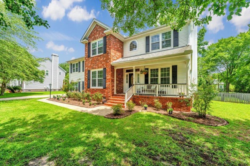 Property image 3 of 2026 Thornhill Drive in Ashborough, Summerville, SC 29485