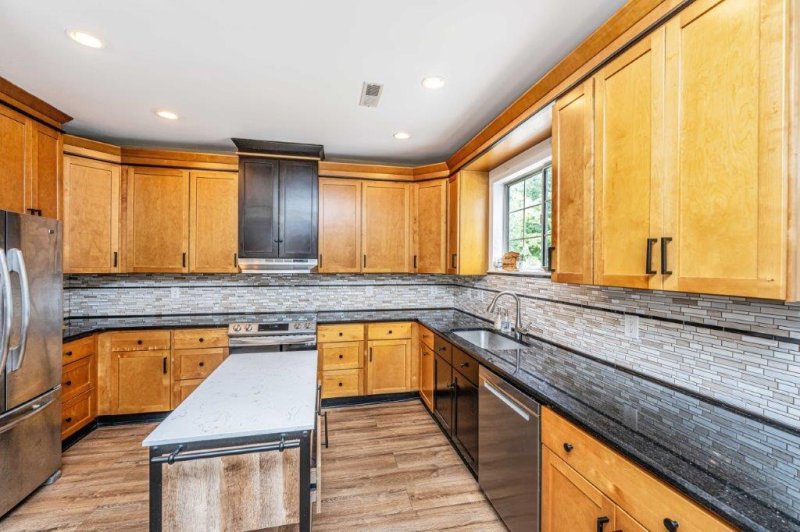 Property image 4 of 2026 Thornhill Drive in Ashborough, Summerville, SC 29485