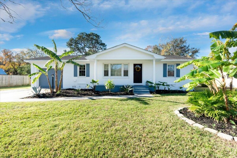 1077 Harbor View Road