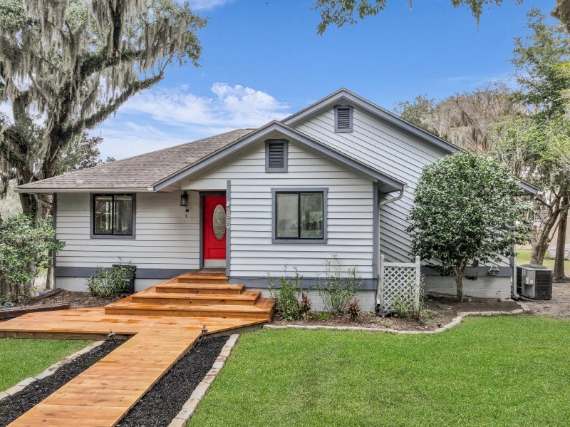 Property image 2 of 1980 Minott Street in Woodland Shores, Charleston, SC 29412