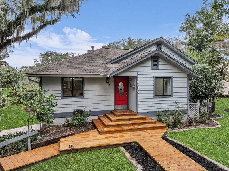 Property image 3 of 1980 Minott Street in Woodland Shores, Charleston, SC 29412