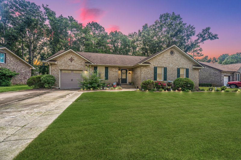 Property image 2 of 320 Chessington Circle in Briarwood, Summerville, SC 29485