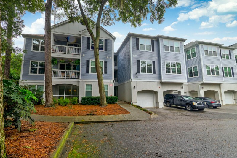 60 Fenwick Hall Alley 435