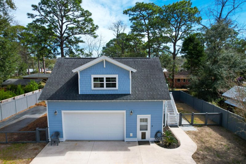 Property image 2 of 1328 Erckmann Drive in Old Mt Pleasant, Mount Pleasant, SC 29464