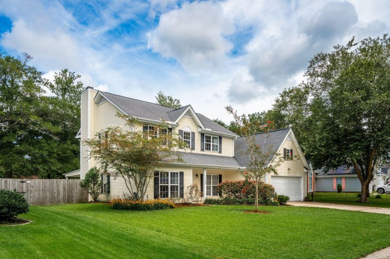 Property image 2 of 109 Thomaston Avenue in Brandymill, Summerville, SC 29485