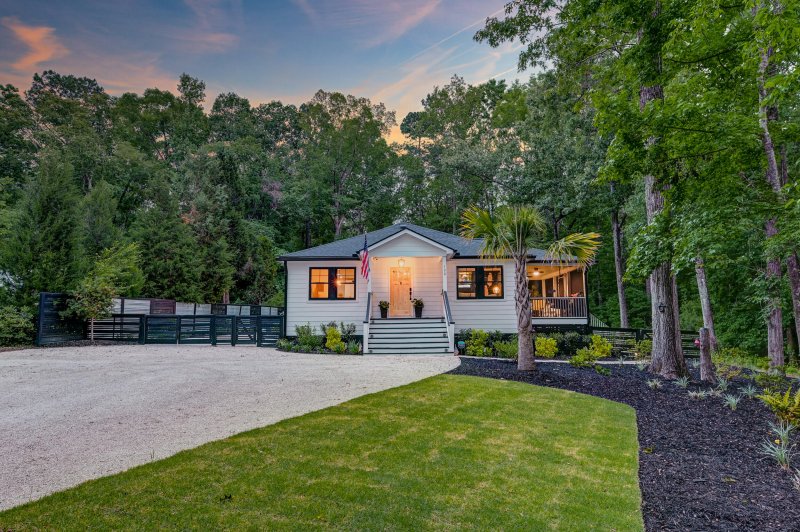 Property image 4 of 128 Paul Drive in East Highland Acres, Summerville, SC 29483