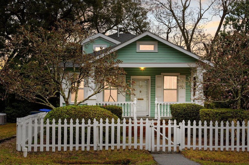 Avondale, Charleston Community