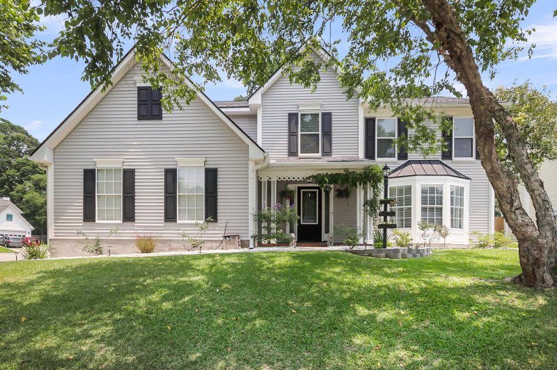 100 Conset Bay Court