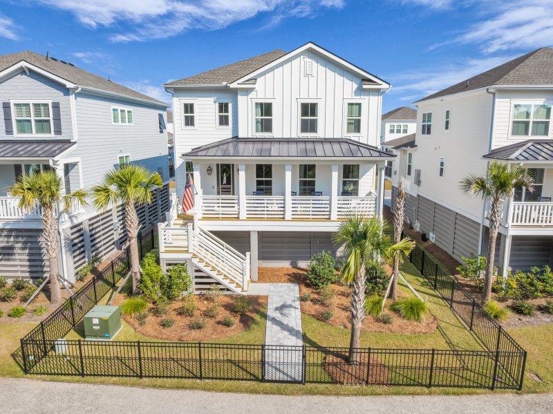 1546 N Lakeshore Drive