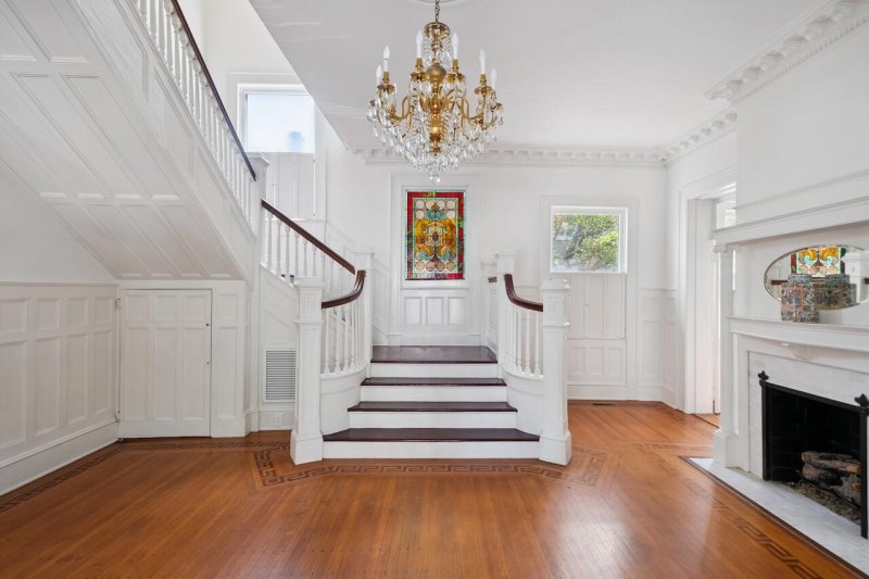 Property image 2 of 143 Broad Street in South of Broad, Charleston, SC 29401