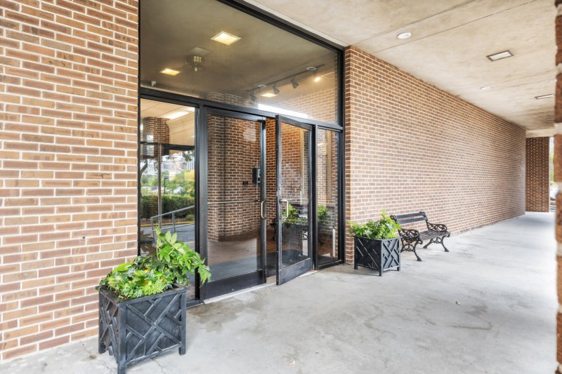 Property image 3 of 14 Lockwood Drive 5i in Ashley House, Charleston, SC 29401