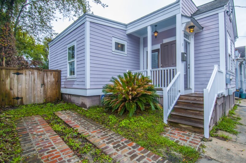 Property image 2 at 9 Carondolet Street, Charleston, SC 29403