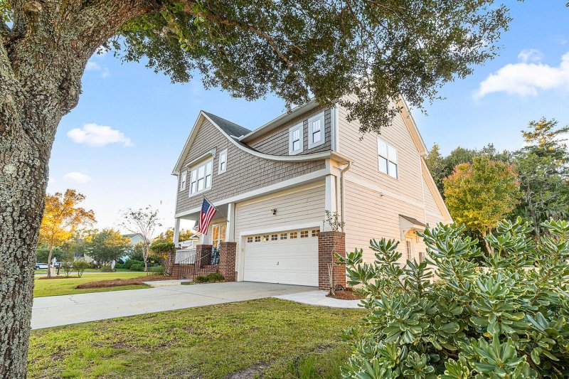 Property image 2 of 218 Carolinian Drive in Legend Oaks Plantation, Summerville, SC 29485