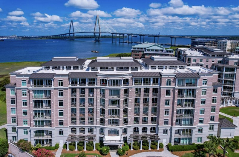 Property image 2 of 221 S Plaza Ct 107 in Renaissance On Chas Harbor, Mount Pleasant, SC 29464