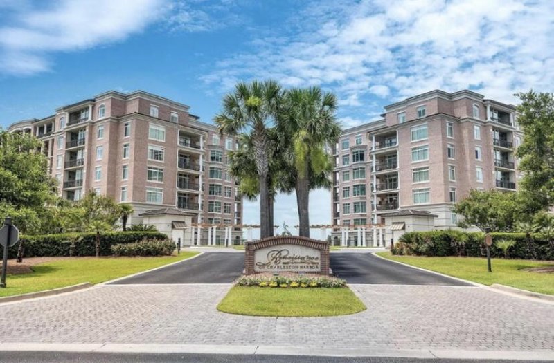 Property image 3 of 221 S Plaza Ct 107 in Renaissance On Chas Harbor, Mount Pleasant, SC 29464