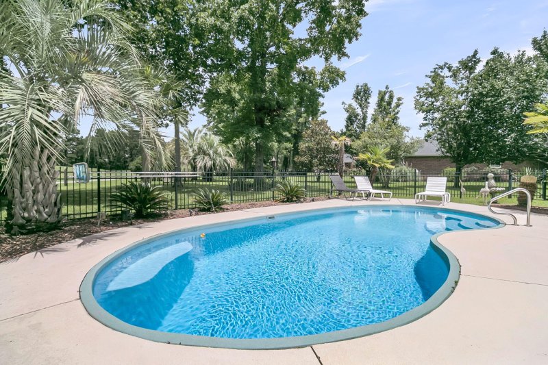 Property image 2 of 697 Hamlet Circle in Crowfield Plantation, Goose Creek, SC 29445