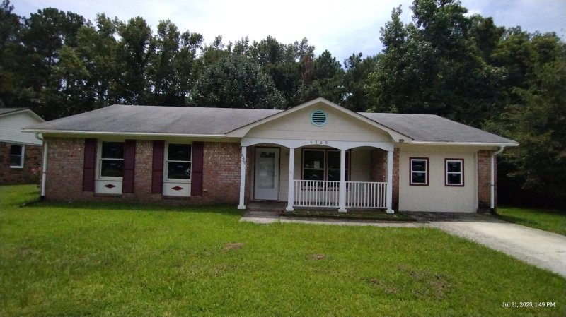 Woodside Manor, Ladson Community