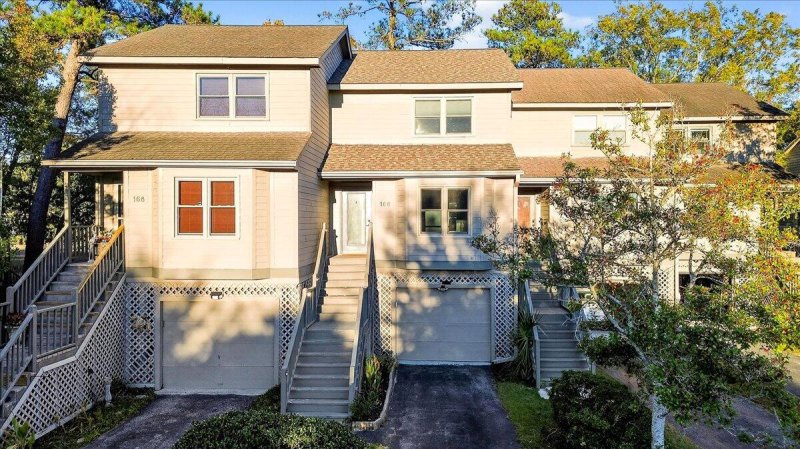 Waterway South, Charleston community