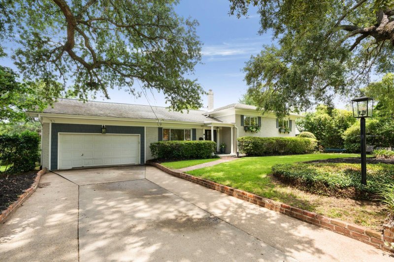 Property image 2 of 345 Confederate Circle in South Windermere, Charleston, SC 29407