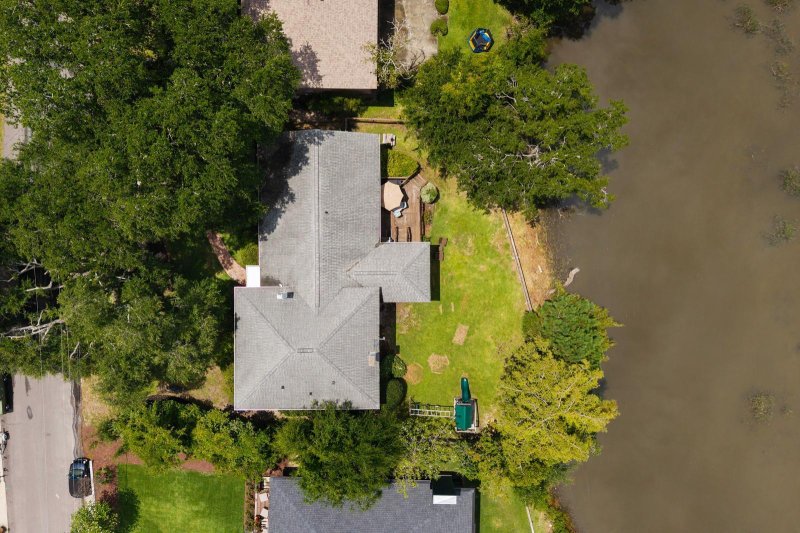 Property image 4 of 345 Confederate Circle in South Windermere, Charleston, SC 29407