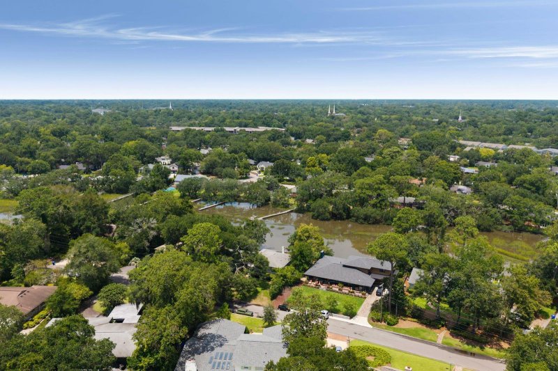 Property image 5 of 345 Confederate Circle in South Windermere, Charleston, SC 29407