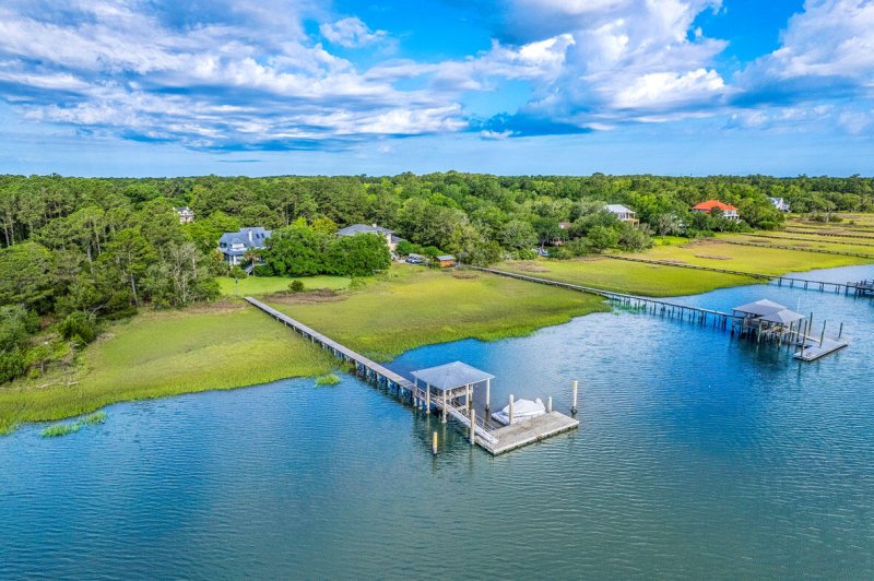 2287 Shoreline Drive