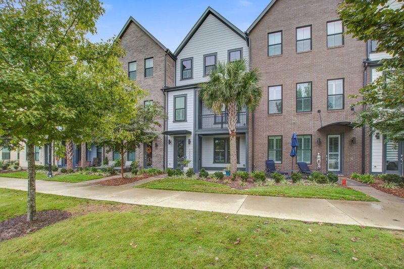 Property image 2 of 1560 Hancock Street 4 in Midtown, Mount Pleasant, SC 29464