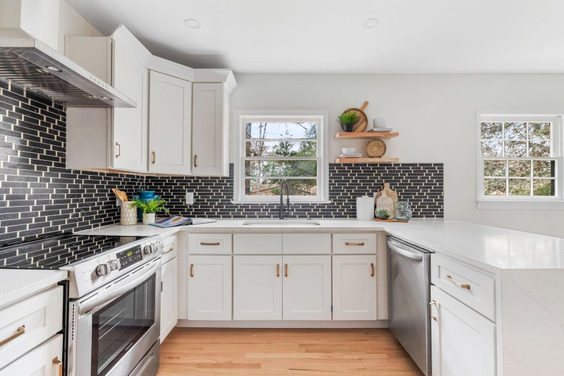 Property image 5 at 318 Ashley Drive, Summerville, SC 29485