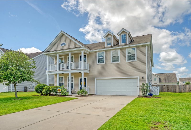 Strawberry Station, Moncks Corner Community